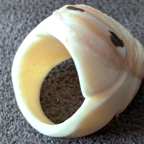 Carved Shell Ring - Picture 2 of 3